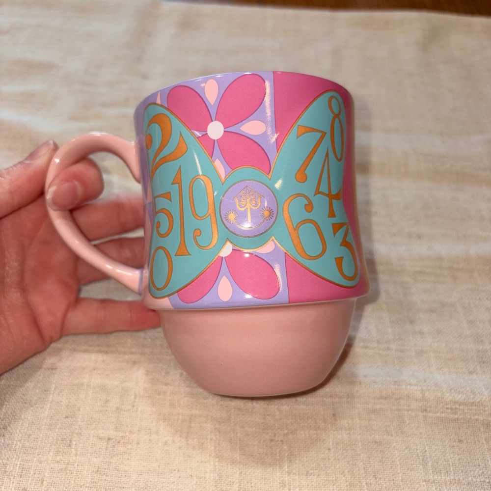 Disney Minnie Mouse The Main Attraction‎ Its a Small World Ceramic Mug Pink